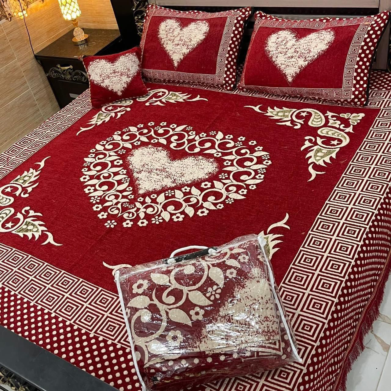 4PC Velvet Jacquard Bedsheet – King Size -red